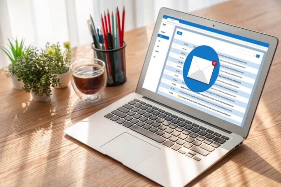 Recruitment email marketing
